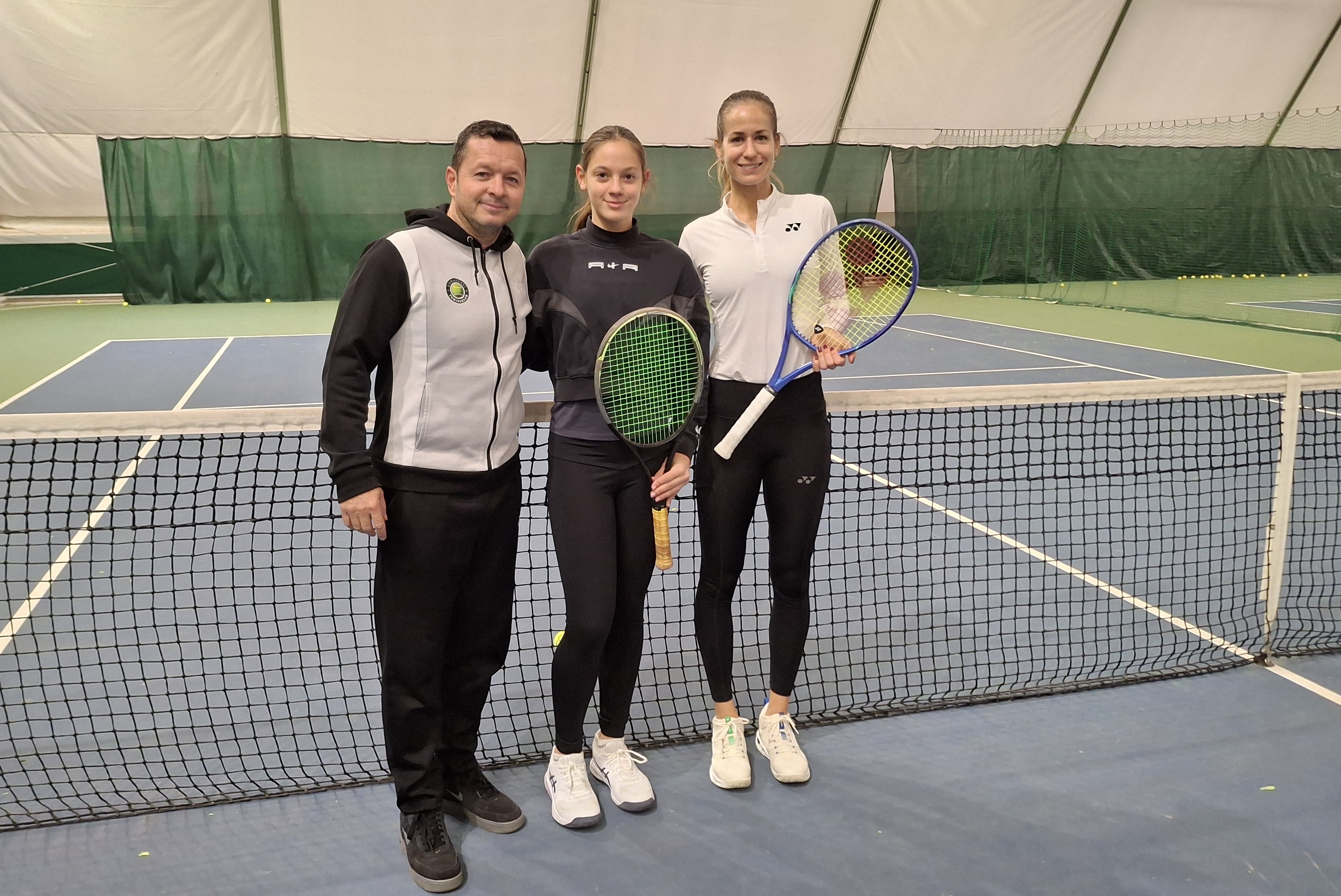 Bogyó Tamás, Vecseri Bianka és Bondár Anna (balról jobbra)