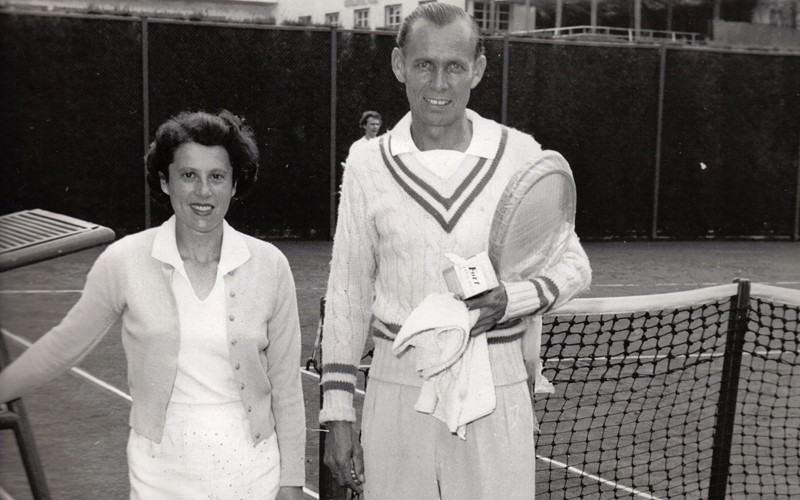 Az 1947-es Roland Garros küzdelmein Körmöczy Zsuzsi és Asbóth József vegyespárosa elődöntős volt