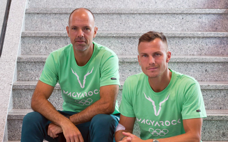 Nagy Zoltán edzÅ‘ és Fucsovics Marci az olimpia helyszÃnén