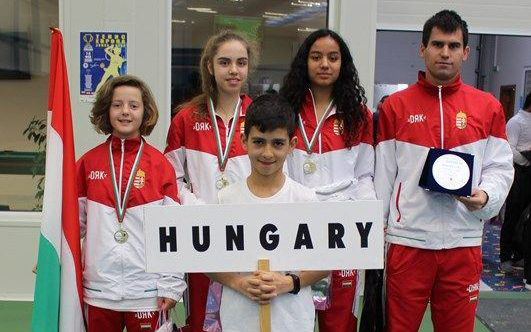 U14-es csapat: Bíró Melinda, Molnár Kitti és Major Stella, valamint Szatmáry Adrián edző